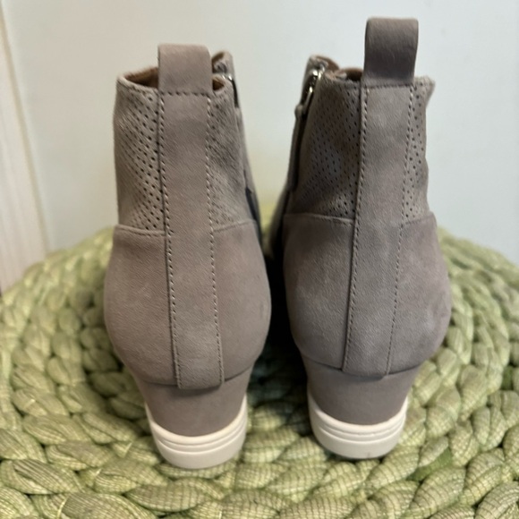 LINEA Paolo Felicia Gray Suede Perforated Hidden Wedge Sporty Sneaker NWOT - Picture 6 of 9